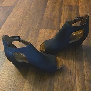 Black Boutique by Corkys.
Size 9